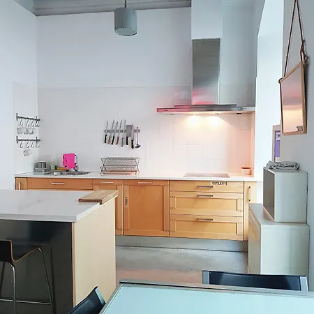 Traveller Box Hotel